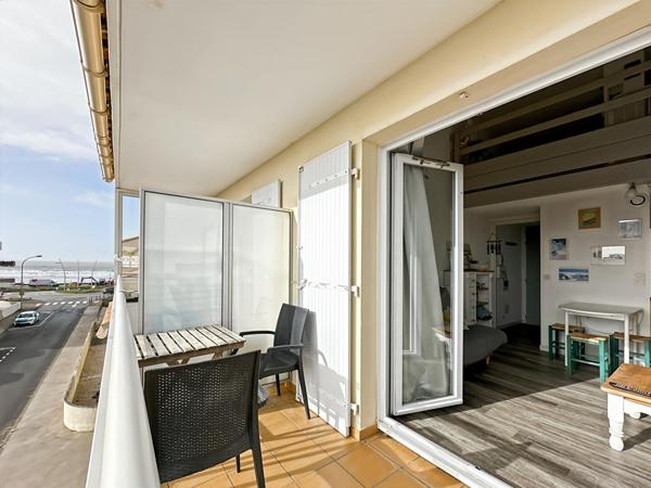 Studio mezzanine rénové - vue latérale sur l'océan