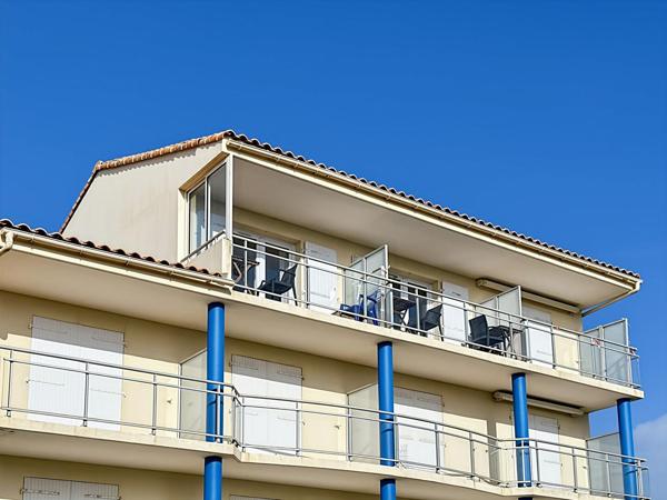 Studio mezzanine rénové - vue latérale sur l'océan