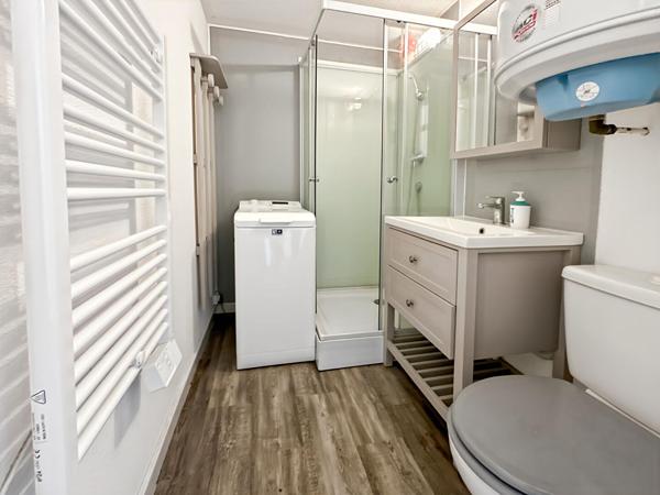 Studio mezzanine rénové - vue latérale sur l'océan