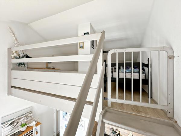 Studio mezzanine rénové - vue latérale sur l'océan