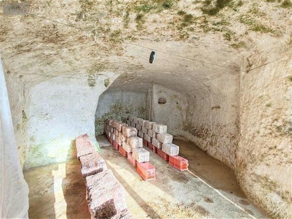 Terrain à Batir à vendre à Doué-en-Anjou dans le Maine-et-Loire (49700), ref :   
DOUE LA FONTAINE