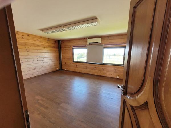 Local commercial/bureaux de 457m² avec terrain divisible et constructible