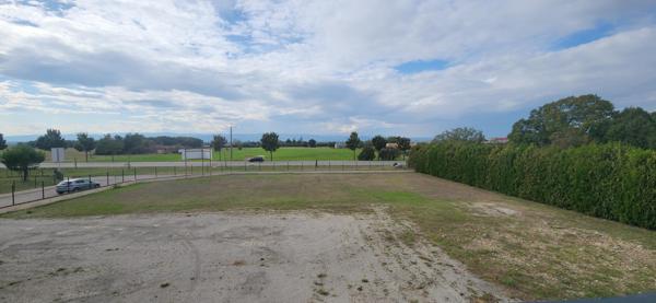 Local commercial/bureaux de 457m² avec terrain divisible et constructible