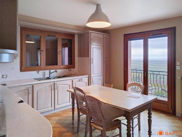 PROPRIETE AVEC VUE SUR LE VIGNOBLE CHAMPENOIS