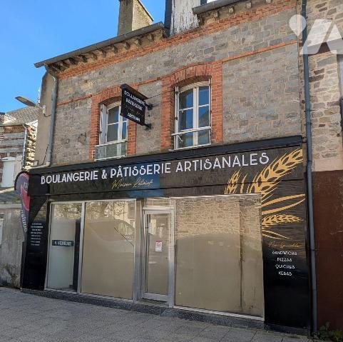 Dans le centre de Guichen, proche de toutes les commodités, ensemble immobilier comprenant un l...