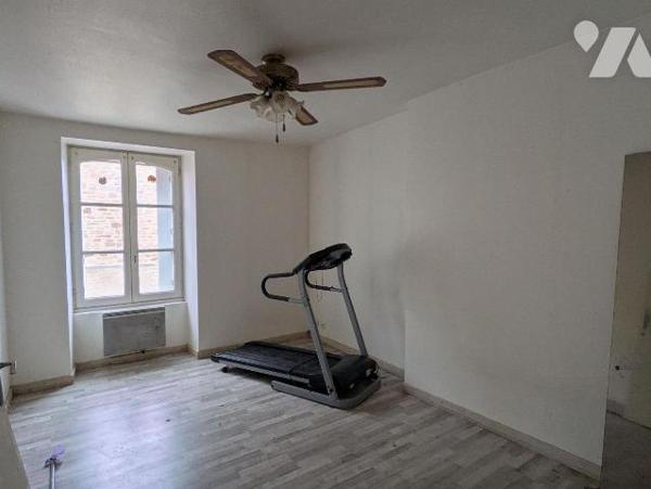 Dans le centre de Guichen, proche de toutes les commodités, ensemble immobilier comprenant un l...