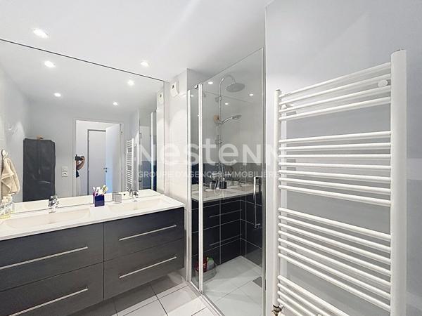 Appartement T4 BRON - 77 m2 - 3 chambres - Grande terrasse - Cave - Immeuble récent - 69500 BRON