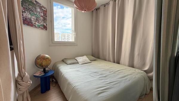 Appartement T2 Villeurbanne proche tête d'or, 40 m2, rénové, coup de coeur, séjour cuisine US équipée, terrasse