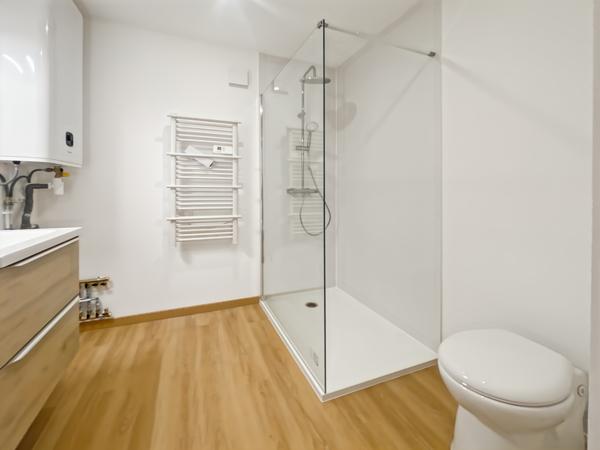 A LOUER A BORDEAUX, un appartement 3 pièces de 56.14m² avec jardin.