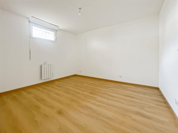 A LOUER A BORDEAUX, un appartement 3 pièces de 56.14m² avec jardin.