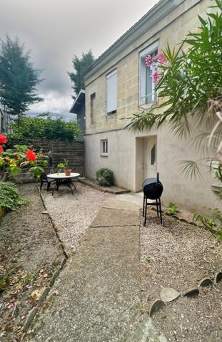 A LOUER A BORDEAUX, un appartement 3 pièces de 56.14m² avec jardin.