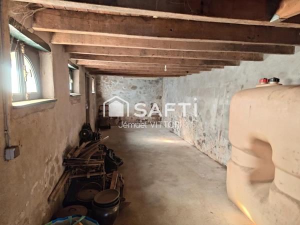 Maison en pierre, 3 chambres, porche, dépendance et terrain clos