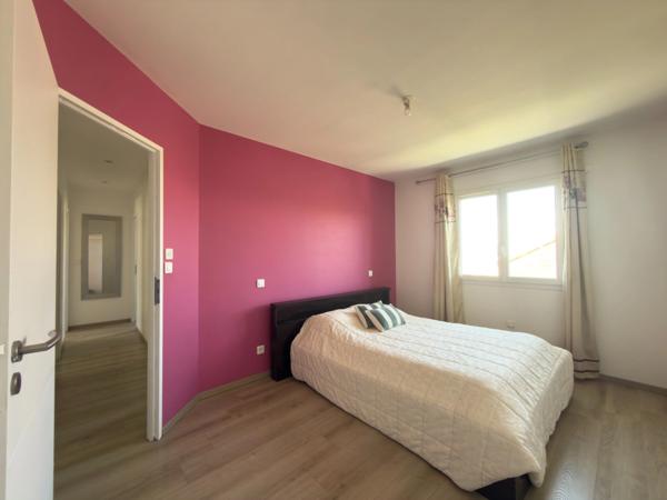 Une maison contemporaine lumineuse et aux beaux volumes au Cendre