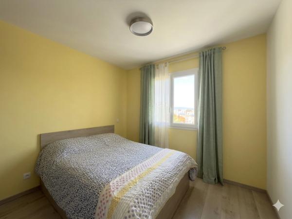 Une maison contemporaine lumineuse et aux beaux volumes au Cendre