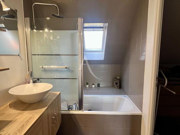 ANNET SUR MARNE : maison familiale individuelle - 7 pièces avec jardin