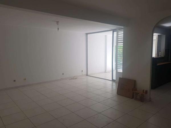 À VENDRE – Appartement T4 vue mer à Dampierre, commune du Gosier (Guadeloupe)