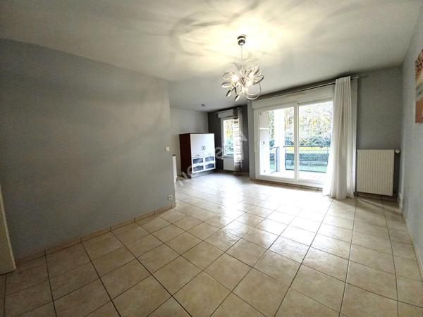 RARE ! Appartement 3 pièces avec terrasse, dépendances, proche du centre et commerces