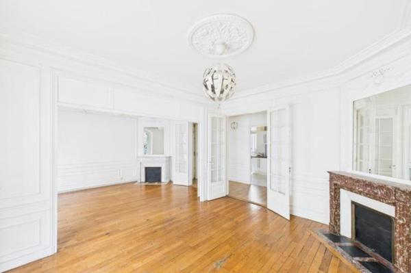 Vente - Appartement 4 pièces 99 m 2 Paris (75015)