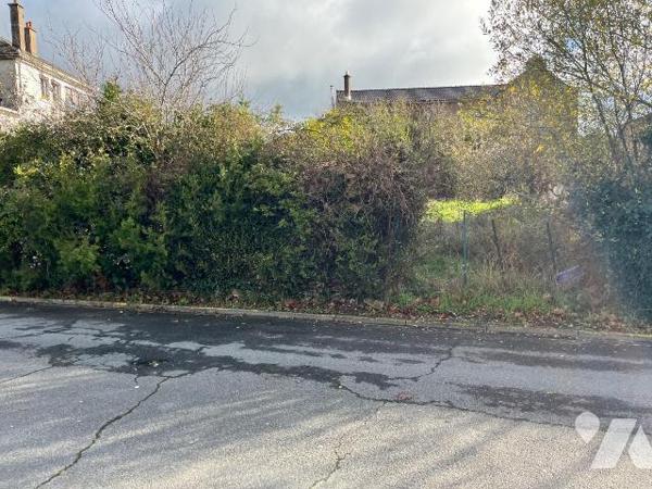 A VENDRE A REQUISTA AVEYRON, terrain constructible de 671 m², en centre du village.