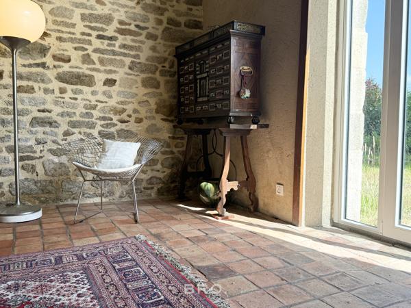 SAINT-AVÉ – CHAUMIÈRE DE CARACTÈRE DE 260 M² AU CŒUR D’UN ÉCRIN DE VERDURE