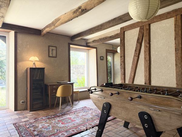 SAINT-AVÉ – CHAUMIÈRE DE CARACTÈRE DE 260 M² AU CŒUR D’UN ÉCRIN DE VERDURE