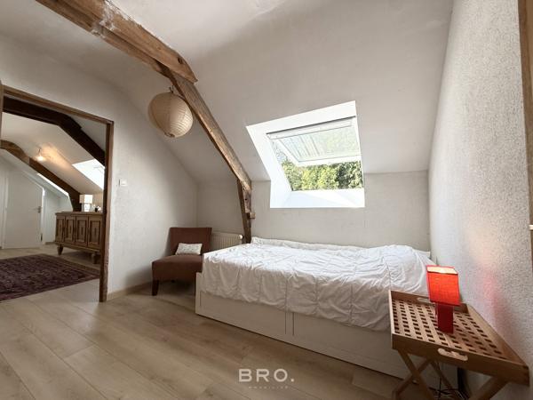 SAINT-AVÉ – CHAUMIÈRE DE CARACTÈRE DE 260 M² AU CŒUR D’UN ÉCRIN DE VERDURE