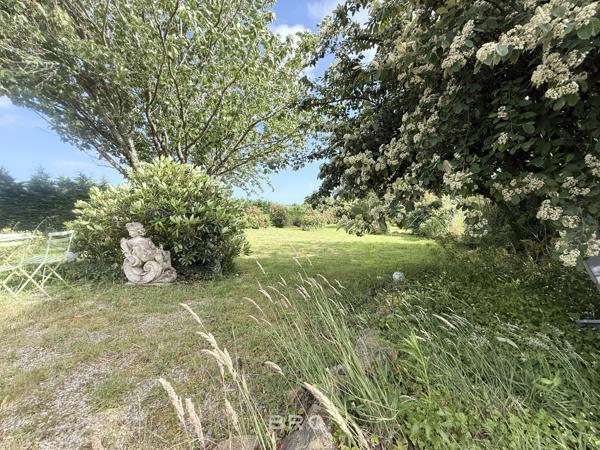 SAINT-AVÉ – CHAUMIÈRE DE CARACTÈRE DE 260 M² AU CŒUR D’UN ÉCRIN DE VERDURE