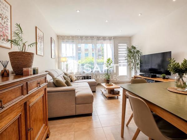 Appartement rénové avec balcon-terrasse