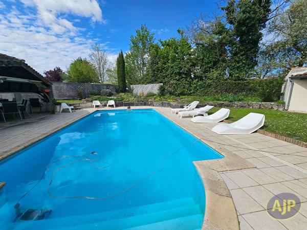 Vente maison Saint Georges Des Coteaux : 500 000 € - AJP Immobilier Saintes