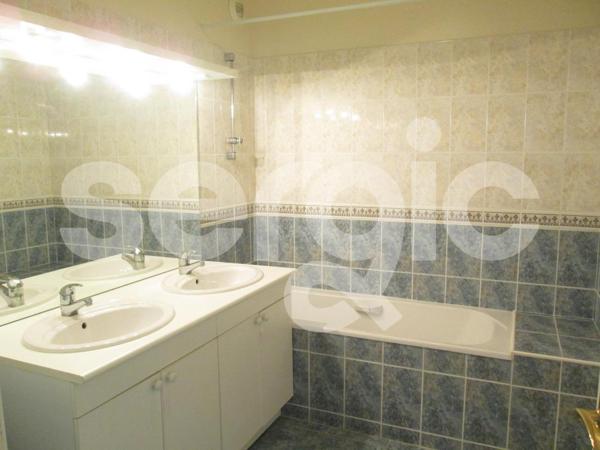 Location 3 Pieces 78 80000 Amiens 25 0036 01 0152
