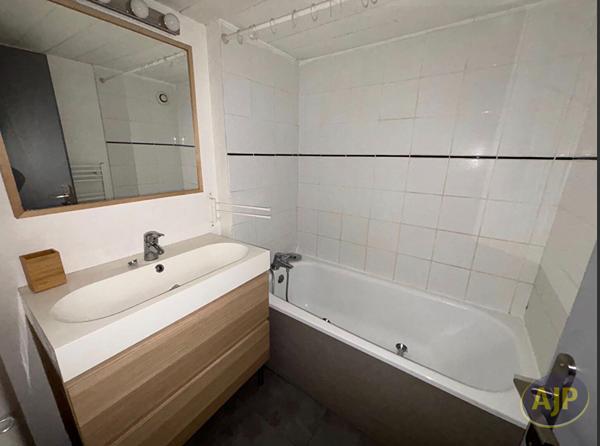Appartement à louer Bordeaux : 2 pièces, 52m² avec 1 chambre(s) à 917€ - AJP Immobilier Bordeaux Saint-Augustin