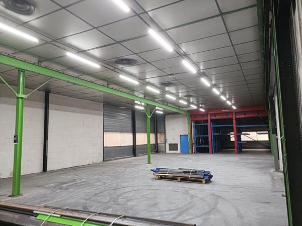 43220 DUNIERES -  locaux d'activité comprenant des bureaux, un bâtiment industriel et des locaux à usage de stockage