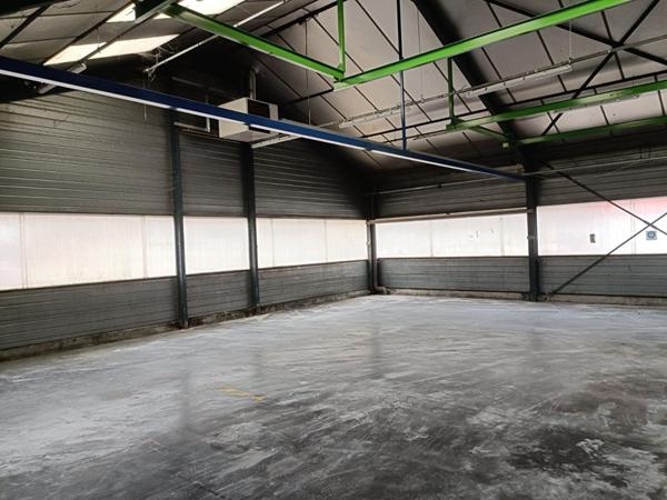 43220 DUNIERES -  locaux d'activité comprenant des bureaux, un bâtiment industriel et des locaux à usage de stockage