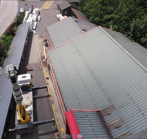 43220 DUNIERES -  locaux d'activité comprenant des bureaux, un bâtiment industriel et des locaux à usage de stockage