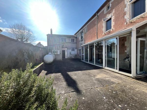 Local Bar Restaurant avec logement 280 m2, proche Combronde.