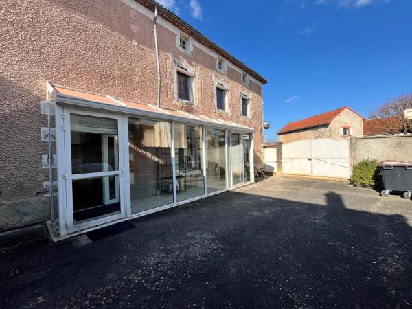 Local Bar Restaurant avec logement 280 m2, proche Combronde.