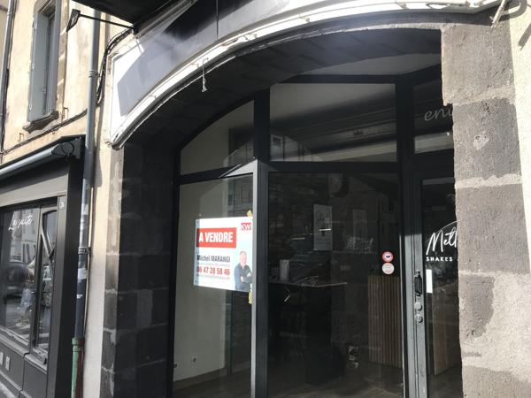 Local Bar Restaurant avec logement 280 m2, proche Combronde.