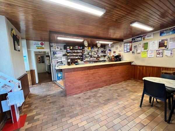 Local Bar Restaurant avec logement 280 m2, proche Combronde.