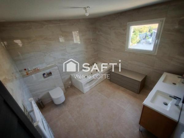 LA LUMIERE....LE CALME....LA VUE.....ET LA PISCINE AU SEL