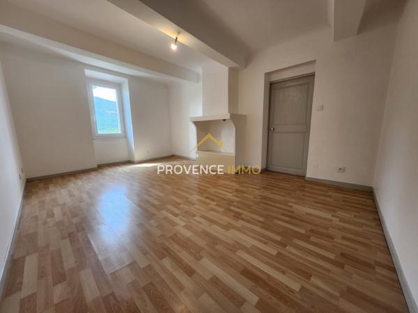 Digne-les-Bains (04000) EXCLUSIVITE ! Châteauredon (04) Maison de village composée de 2 appartements, 2 caves, chaufferie et garage