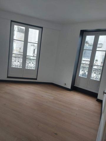 PROCHE COURS DES 50 OTAGES T4 ,  
Nantes 44000