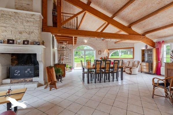 Maison à vendre |  Agris |  7 pièces | 207 m²