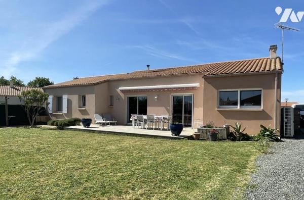 Pavillon de plain-pied offrant environ 134 m² habitables sur un terrain de 1451 m².