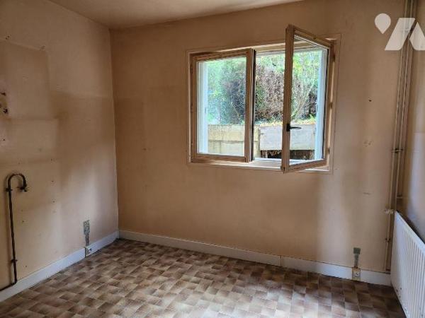 À vendre aux Forges Saint Bernard, à seulement 2 km de Ville-sous-la-Ferté et de son accès à l'...