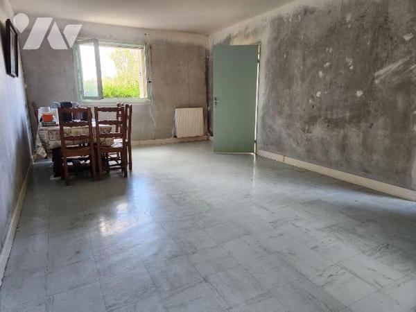 À vendre aux Forges Saint Bernard, à seulement 2 km de Ville-sous-la-Ferté et de son accès à l'...