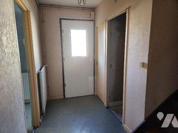 À vendre aux Forges Saint Bernard, à seulement 2 km de Ville-sous-la-Ferté et de son accès à l'...