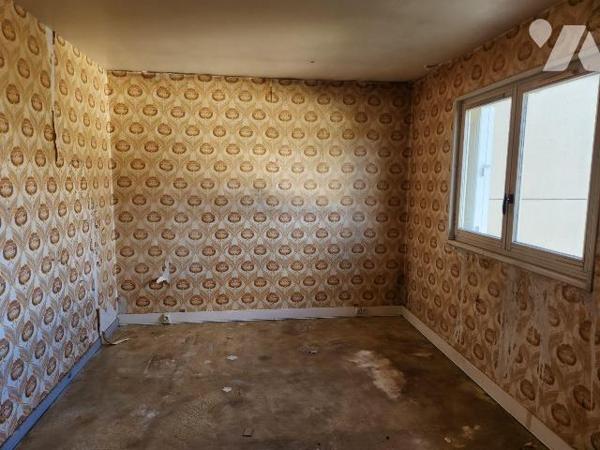 À vendre aux Forges Saint Bernard, à seulement 2 km de Ville-sous-la-Ferté et de son accès à l'...