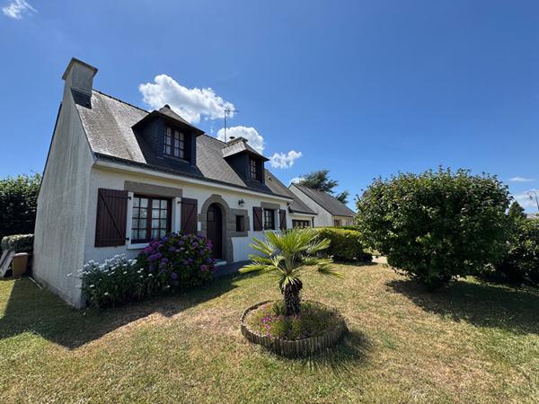 A vendre centre d'AMBON, maison individuelle avec garage et terrain clos de 602 m²