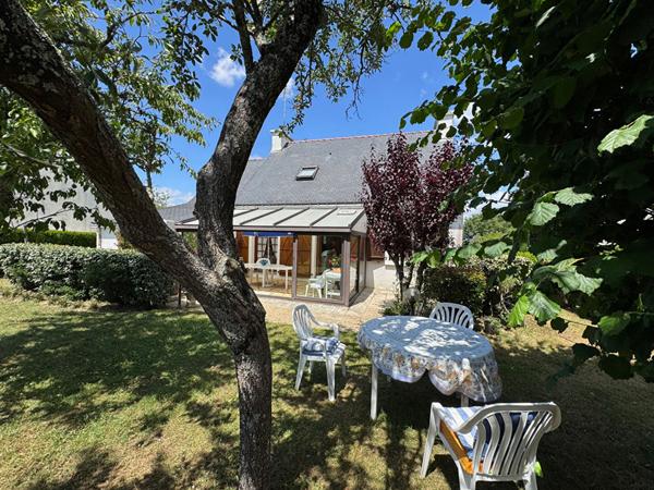 A vendre centre d'AMBON, maison individuelle avec garage et terrain clos de 602 m²