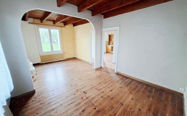 Maison à vendre    4 pièces •  Lanmeur